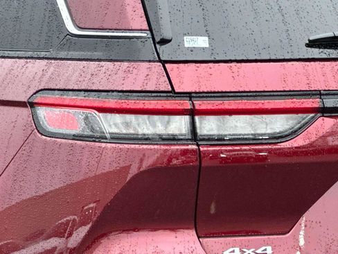 Used 2024 Jeep Grand Cherokee Limited image 9