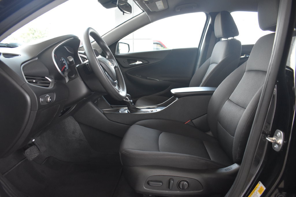 Used 2025 Chevrolet Malibu LT FWD image 4
