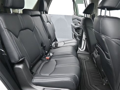 New 2025 Honda Pilot Touring image 27