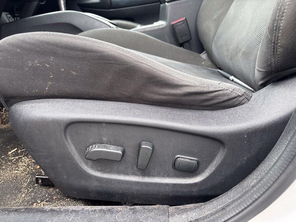 Used 2016 Nissan Rogue SV AWD/4WD image 17