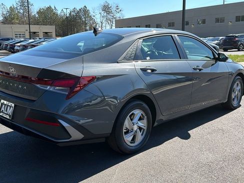 New 2026 Hyundai Elantra SE FWD image 6
