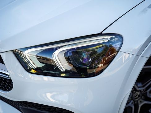 Used 2020 Mercedes-Benz GLE 350 w/ AMG Line Exterior image 3