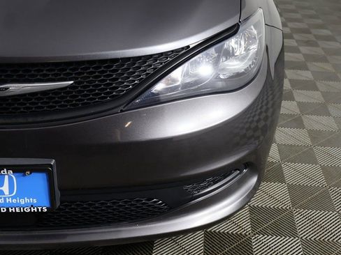 Used 2023 Chrysler Voyager LX image 12