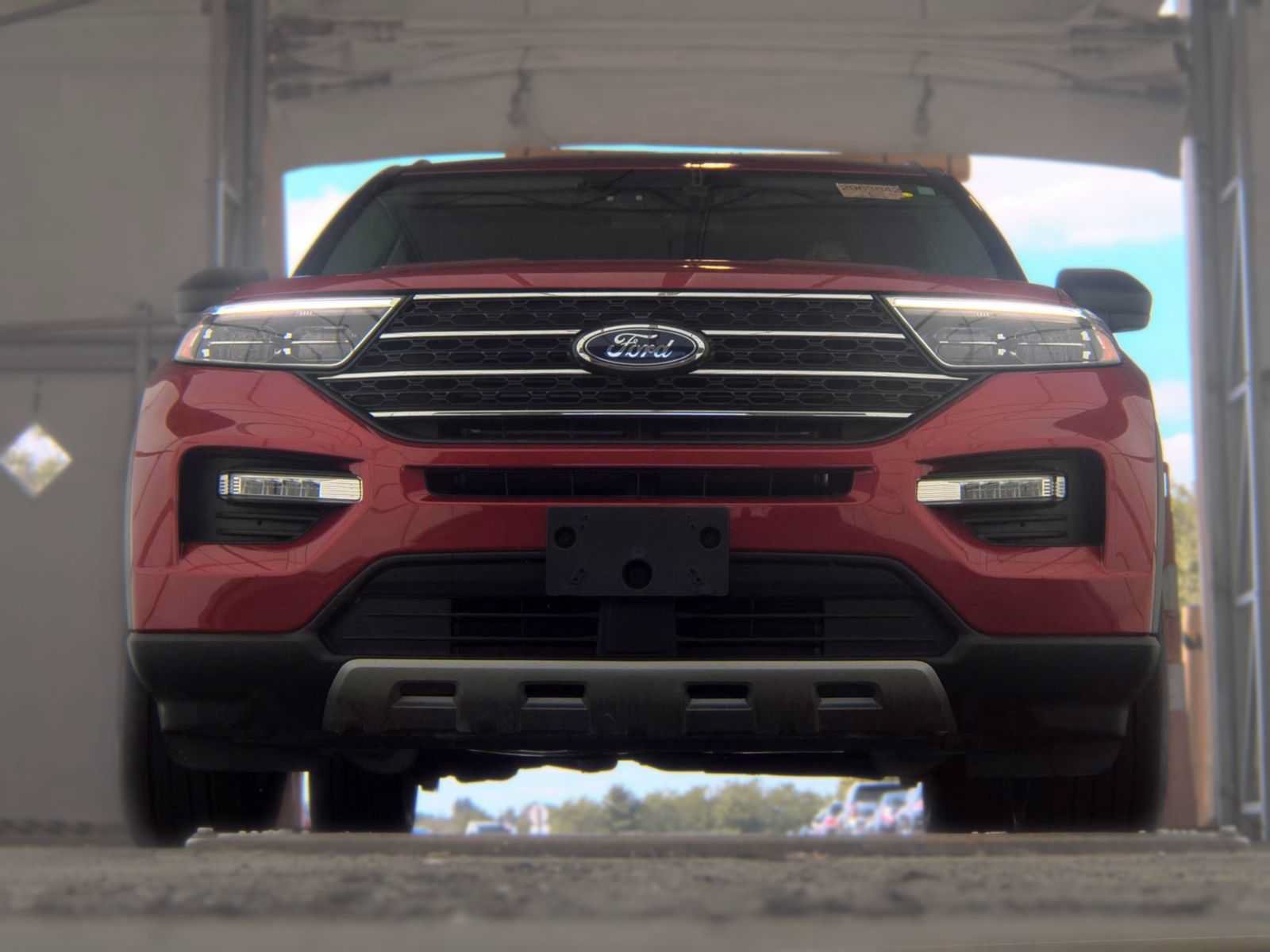 Used 2024 Ford Explorer XLT w/ Equipment Group 202A AWD/4WD image 17