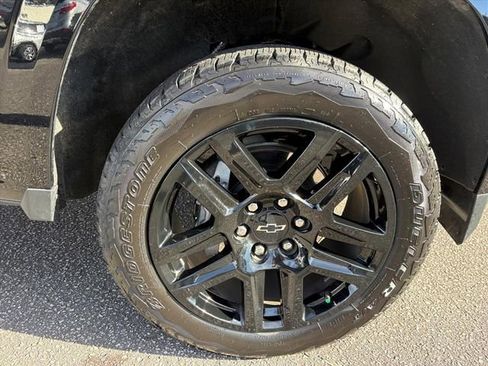 Used 2025 Chevrolet Colorado Z71 w/ Technology Package image 24