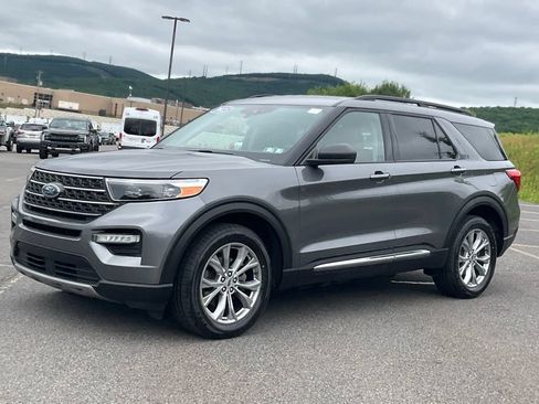 Used 2023 Ford Explorer XLT w/ Equipment Group 202A AWD/4WD image 31