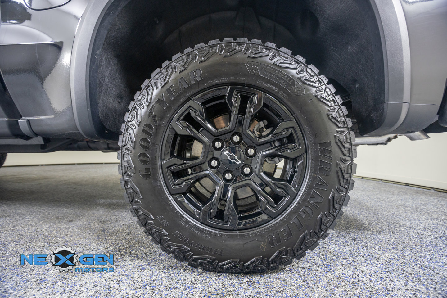 Used 2025 Chevrolet Silverado 1500 ZR2 w/ Technology Package AWD/4WD image 50