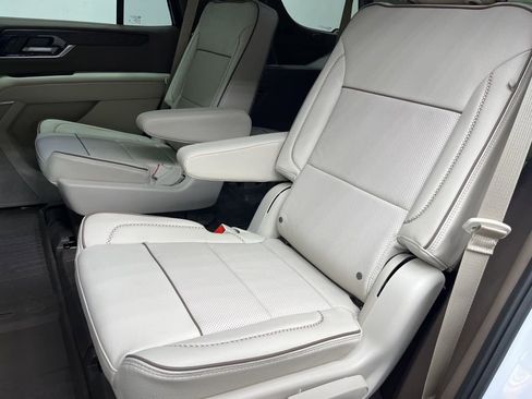 New 2026 GMC Yukon Denali w/ Denali Reserve Package AWD/4WD image 6