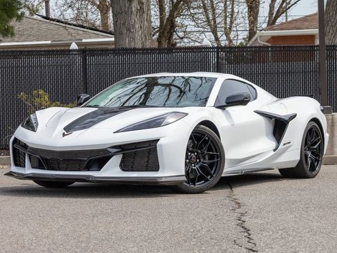 Used 2023 Chevrolet Corvette Z06 w/ Engine Appearance Package RWD image 4