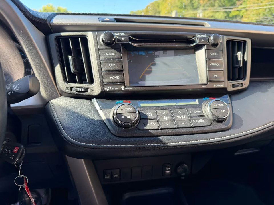 Used 2016 Toyota RAV4 XLE AWD/4WD image 28