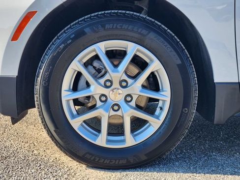 Used 2024 Chevrolet Equinox LT w/ LPO, Floor Liner Package FWD image 10