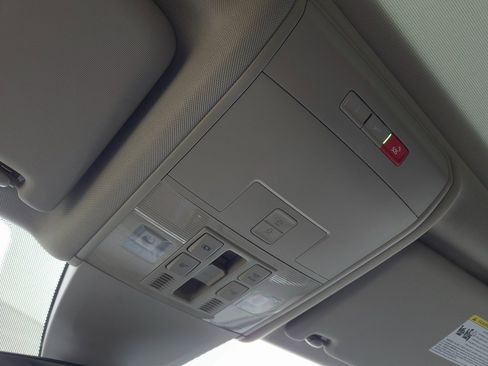 Used 2023 Volkswagen Atlas SEL image 19