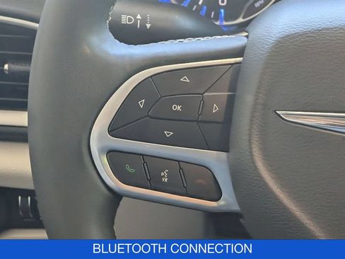 Used 2024 Chrysler Pacifica Touring-L FWD image 19