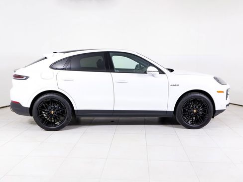 Certified 2025 Porsche Cayenne E-Hybrid Coupe AWD/4WD image 31