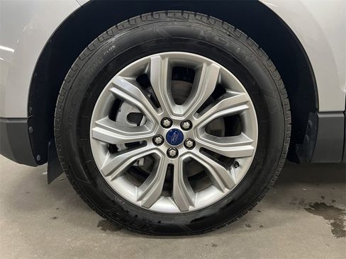Used 2022 Ford Edge Titanium image 14