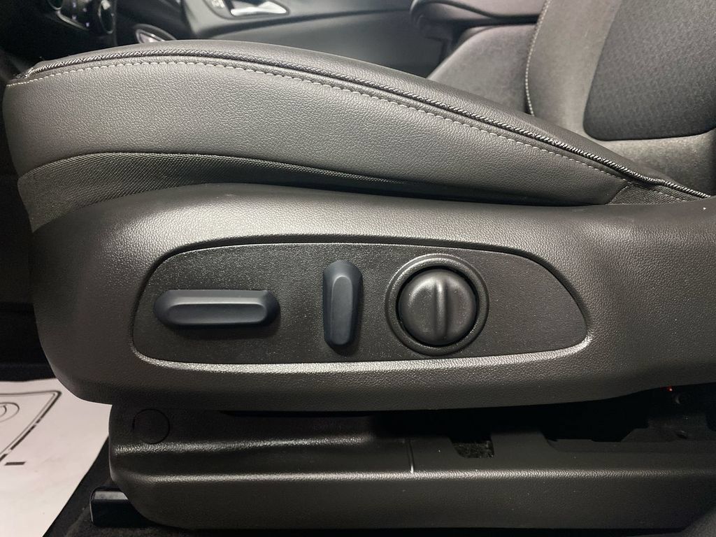 Used 2024 Buick Encore GX Preferred w/ Comfort Package AWD/4WD image 12