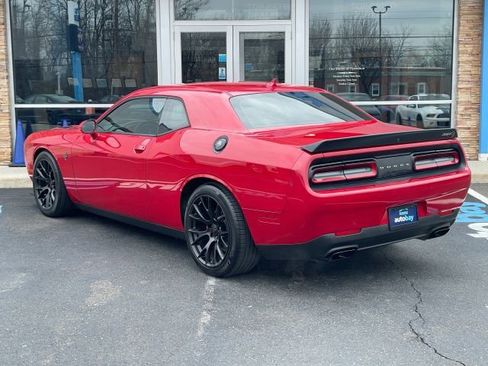 Used 2016 Dodge Challenger SRT Hellcat RWD image 11