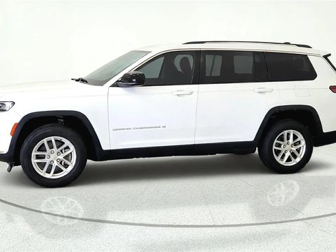 Used 2022 Jeep Grand Cherokee L Laredo w/ Luxury Tech Group I AWD/4WD image 3