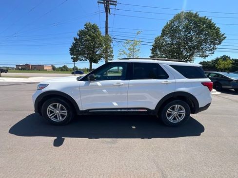 Used 2024 Ford Explorer XLT w/ Equipment Group 202A AWD/4WD image 8