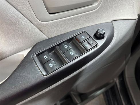Used 2020 Toyota Sienna L FWD image 23