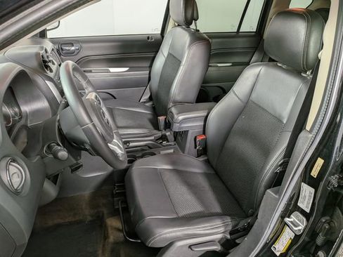 Used 2014 Jeep Compass Latitude FWD image 12