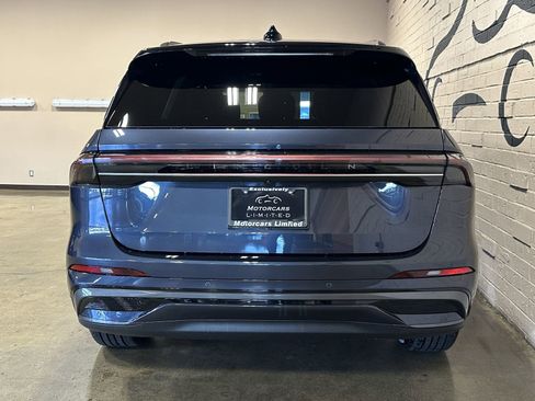 Used 2024 Lincoln Nautilus Reserve w/ Equipment Group 202A image 5