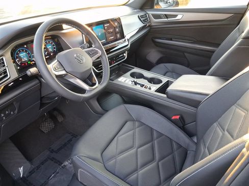 Certified 2024 Volkswagen Atlas Cross Sport SE FWD image 13