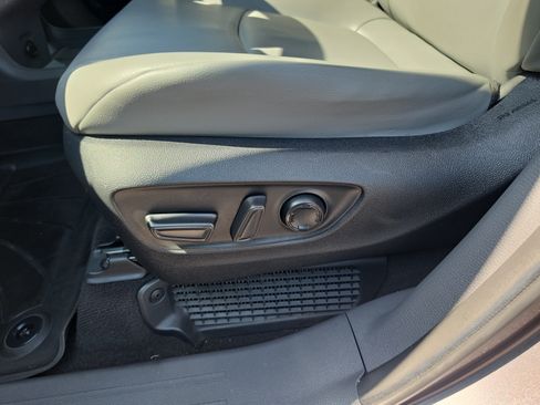 Used 2022 Toyota Sienna XLE FWD image 21