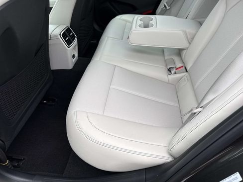 Used 2025 Genesis G70 2.5T RWD image 15