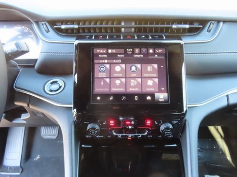 New 2025 Jeep Grand Cherokee Altitude image 5