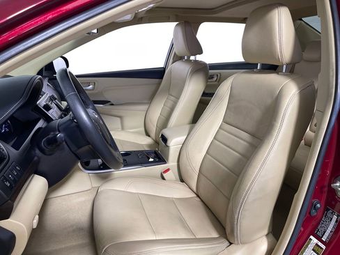 Used 2017 Toyota Camry XLE image 12
