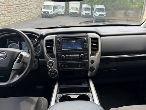 Used 2017 Nissan Titan SV AWD/4WD image 19