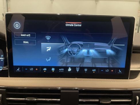 Used 2023 Lincoln Corsair AWD image 12