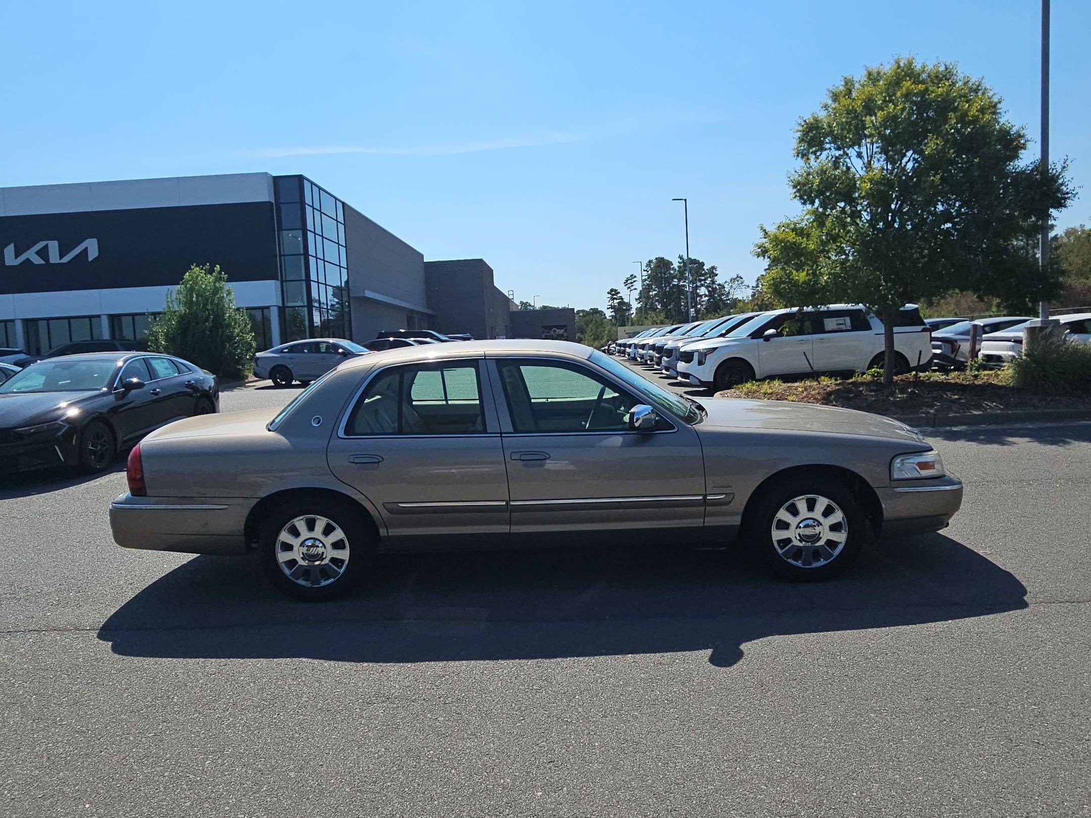 Used 2006 Mercury Grand Marquis LS RWD image 8