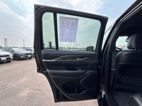 Used 2024 Jeep Grand Cherokee Overland AWD/4WD image 26