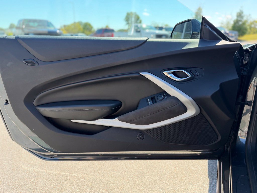 Used 2019 Chevrolet Camaro SS RWD image 18