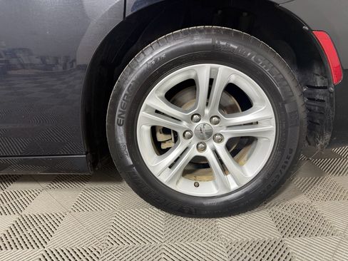 Used 2021 Dodge Charger SXT w/ Leather Interior Group image 5