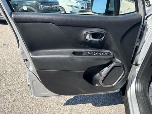 Used 2018 Jeep Renegade Limited w/ UConnect 8.4 Nav Group image 11