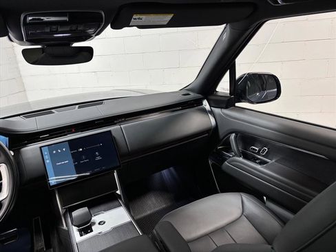 Used 2025 Land Rover Range Rover SE image 35