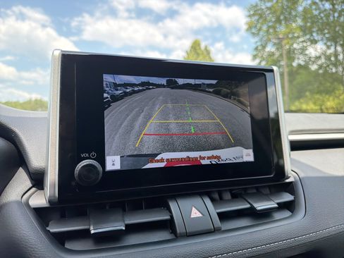 Certified 2024 Toyota RAV4 LE AWD/4WD image 7