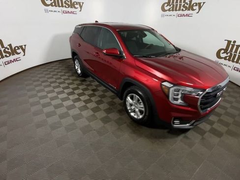 Certified 2023 GMC Terrain SLE FWD image 2