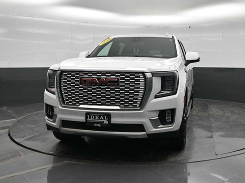 Used 2022 GMC Yukon XL Denali AWD/4WD image 3