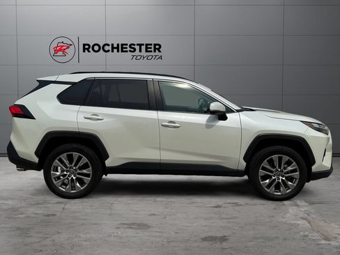 Used 2022 Toyota RAV4 XLE Premium AWD/4WD image 6