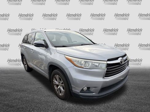 Used 2015 Toyota Highlander XLE image 2