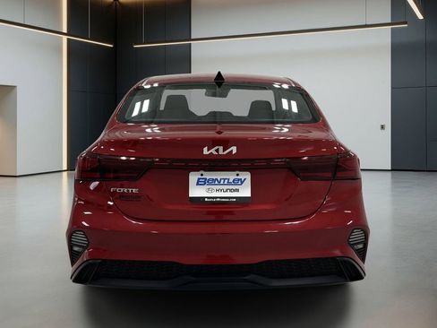 Used 2022 Kia Forte LXS FWD image 5