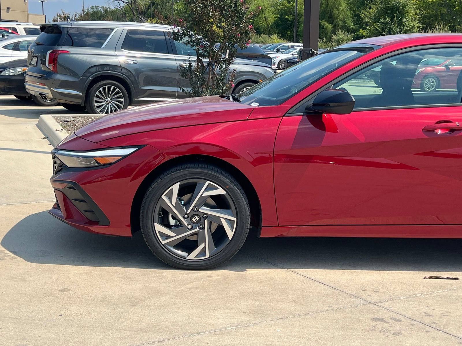 New 2025 Hyundai Elantra SEL w/ Cargo Package FWD image 7