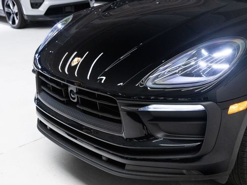 Certified 2026 Porsche Macan AWD/4WD image 32