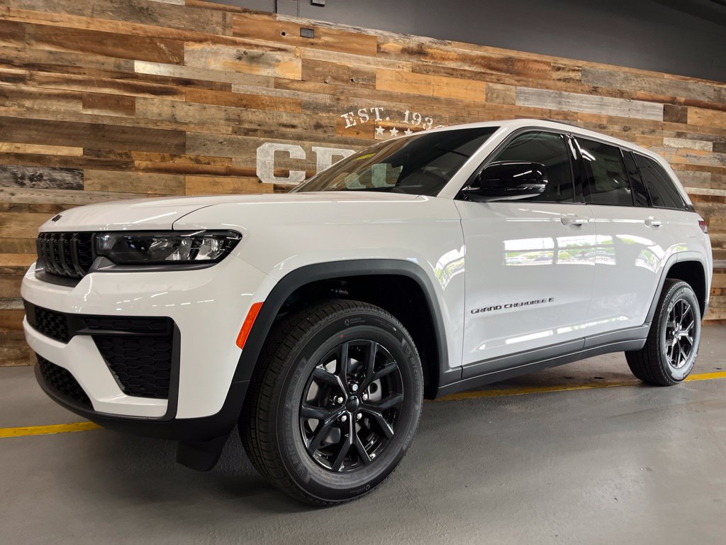 New 2026 Jeep Grand Cherokee Altitude AWD/4WD image 10