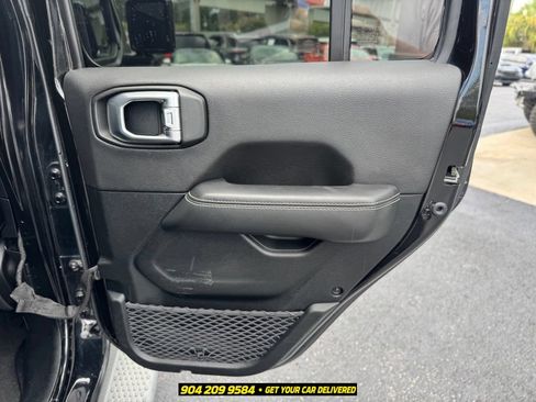 Used 2020 Jeep Wrangler Unlimited Sahara AWD/4WD image 23