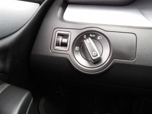 Used 2013 Volkswagen CC Sport image 24